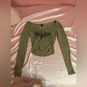 SHEIN XS Grey V-Neck Skull Top (Lightly Worn)